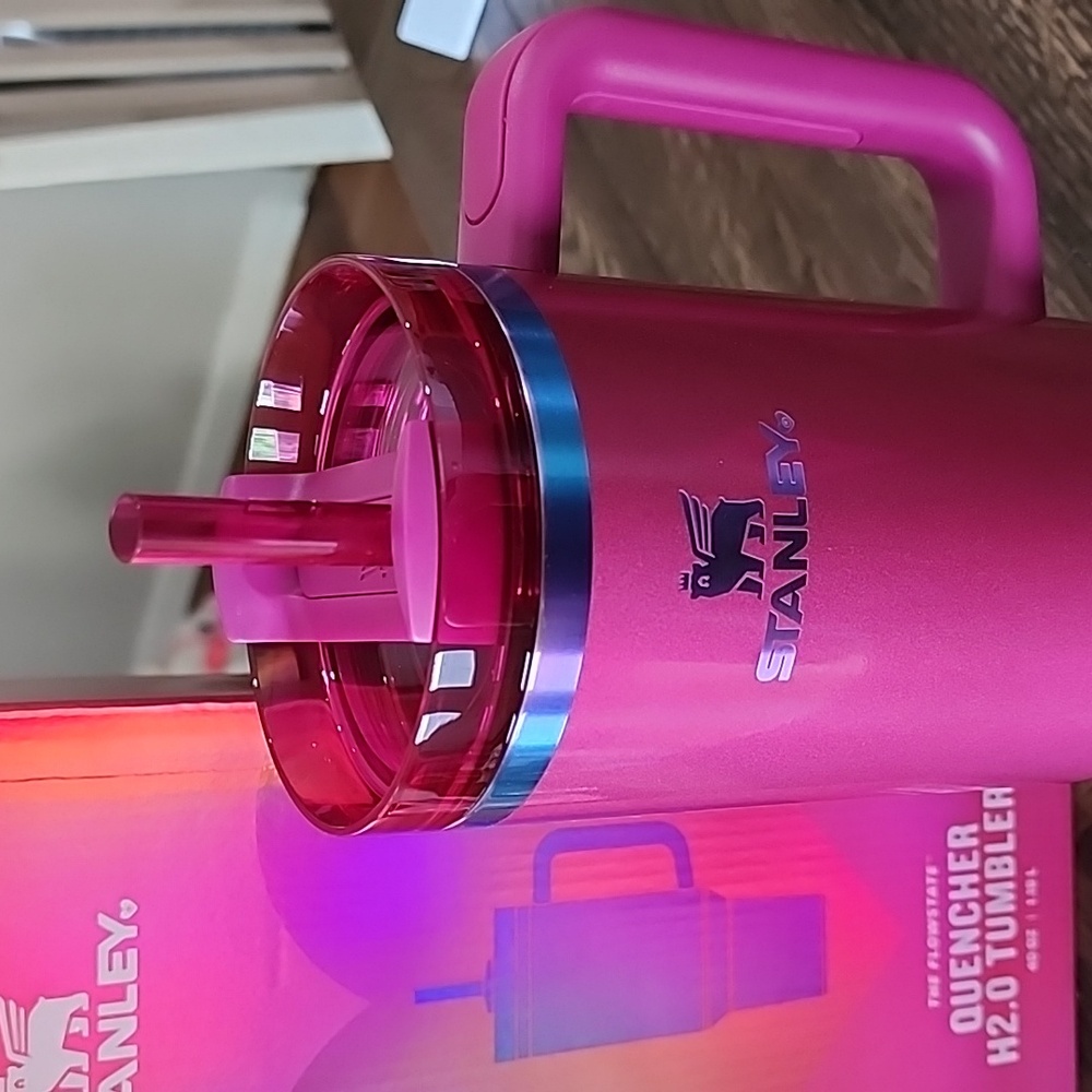 Stanley Valentine's Day 2025 40 oz Tumbler In Berry Truffle Brand New In Box - Picture 6 of 6